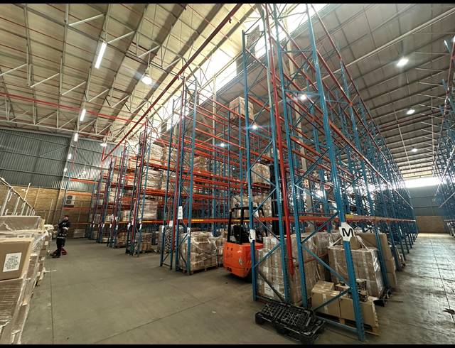 8,500M² WAREHOUSE FOR SALE IN LINBRO PARK